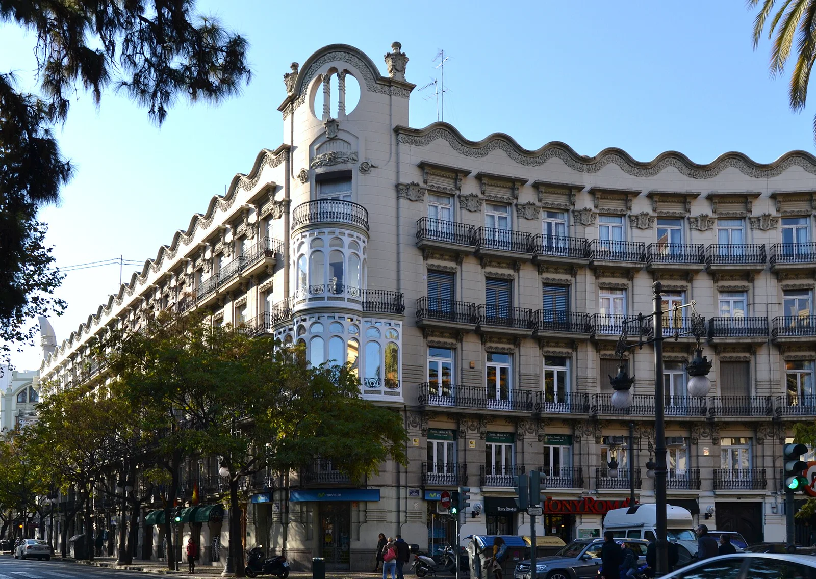 Edificio Chapa en Gran Vía Marqués del Turia, junto a Cánovas, Valencia