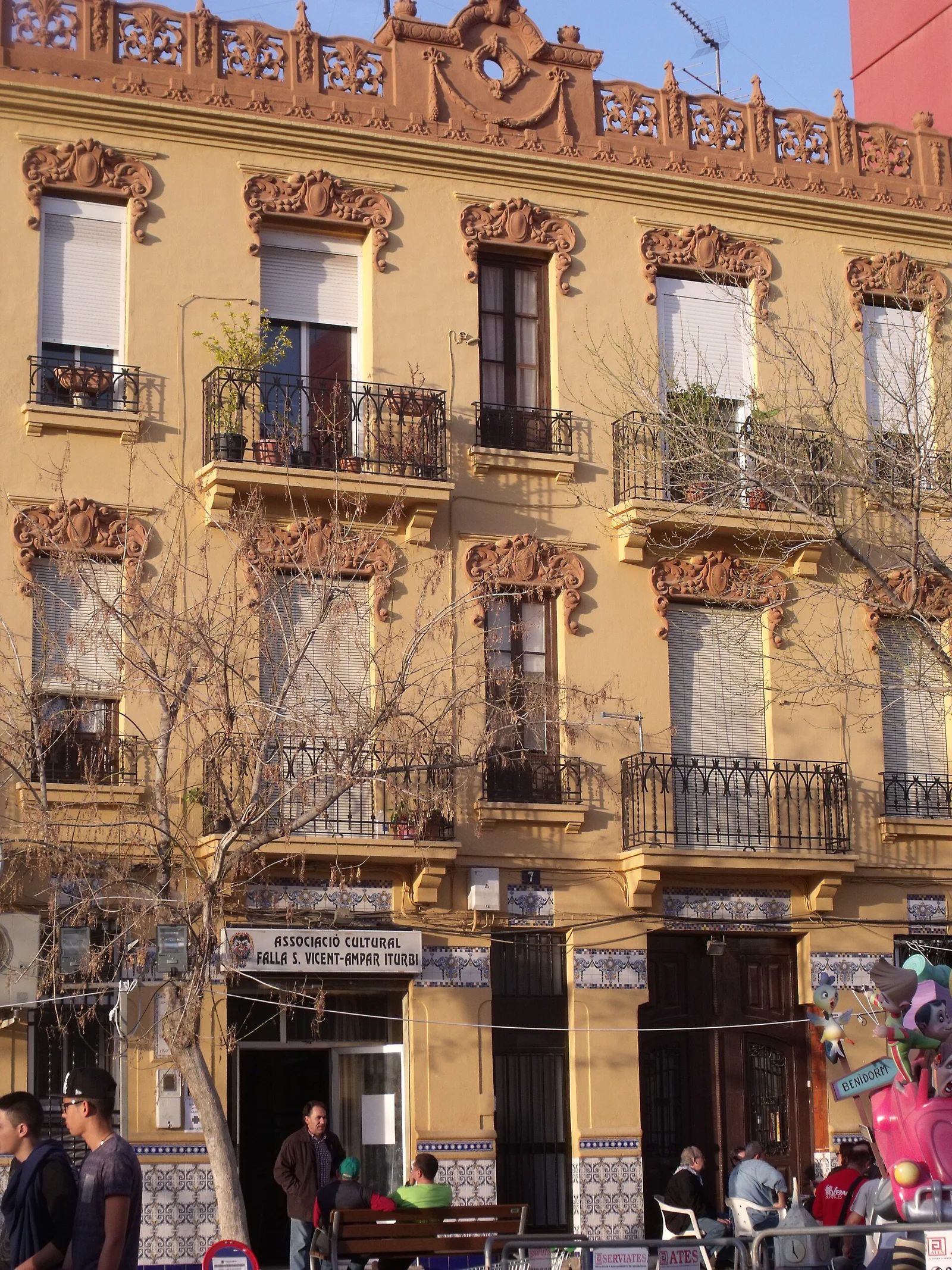 Fachada en Pianista Amparo Iturbi, en La Raiosa, distrito de Jesús, Valencia